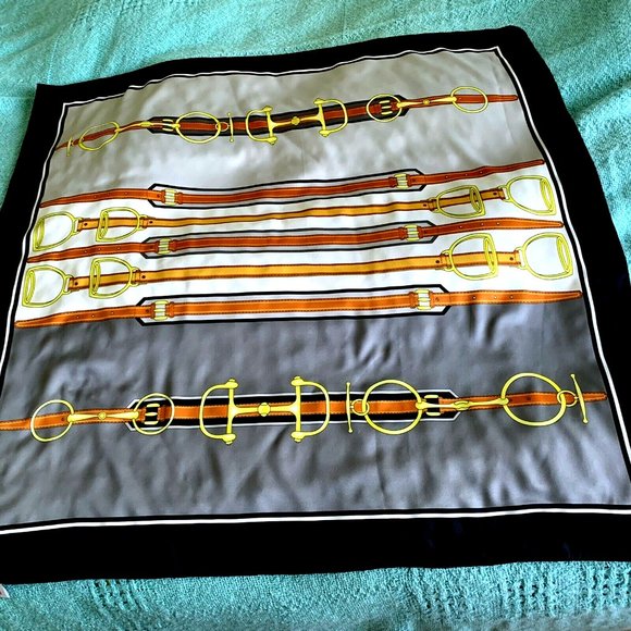 Square 100% polyester scarf Made in Italy - Picture 6 of 12